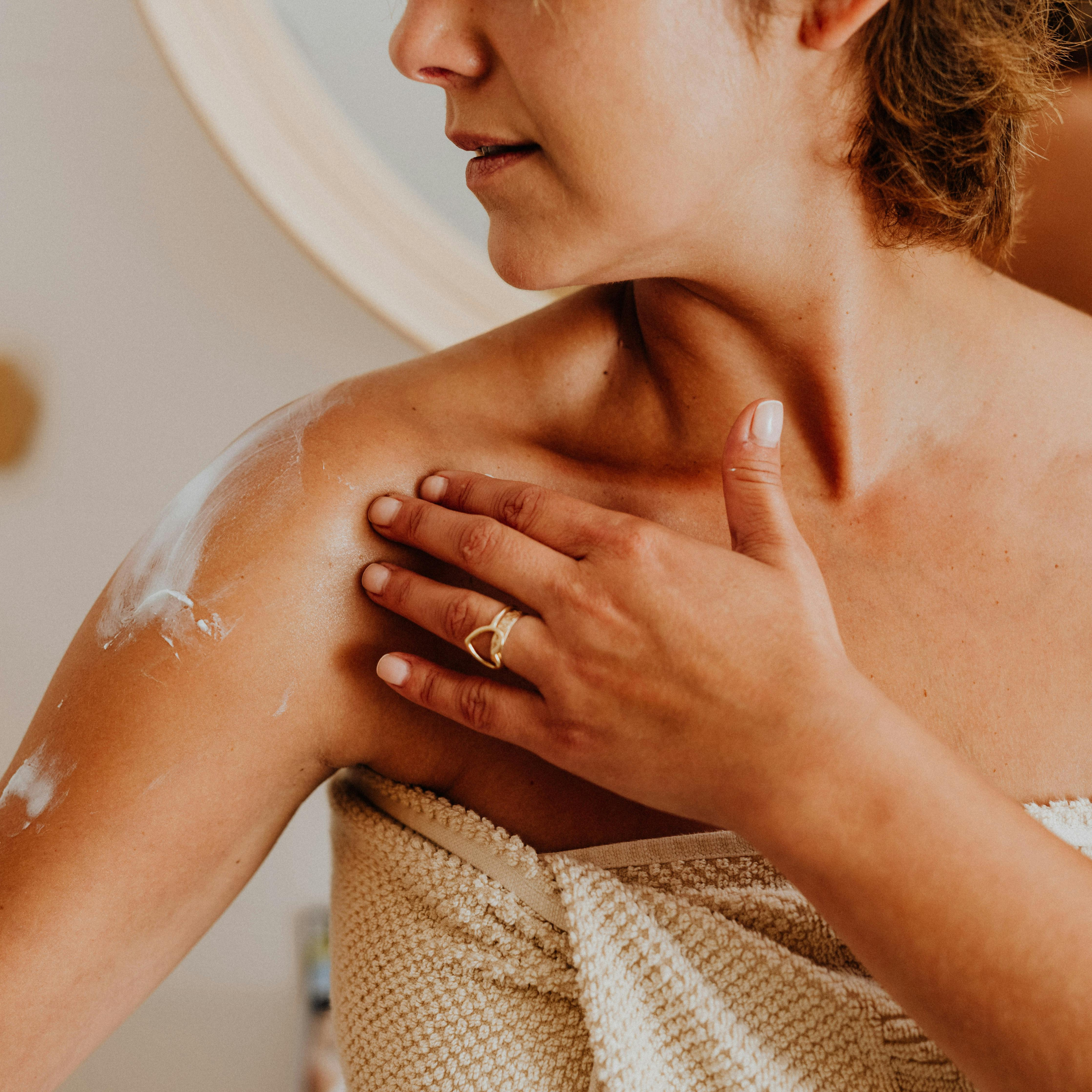 Ayurvedic Body Oiling (Abhyanga): The Ritual You Need This Season